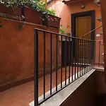 Trastevere Art And Books Luxury