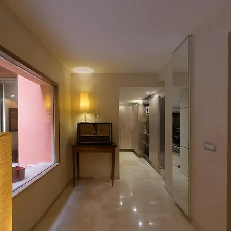 Trastevere Art And Books Luxury