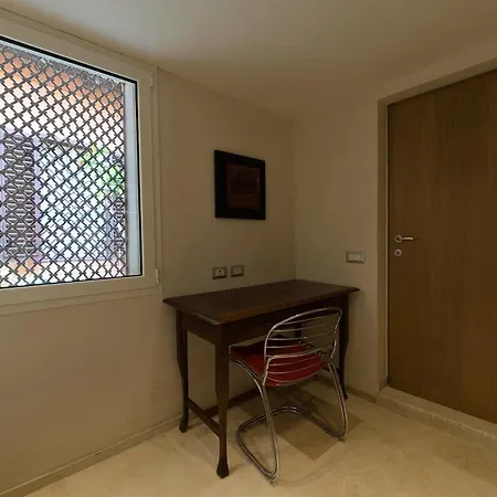 Trastevere Art And Books Luxury דירה