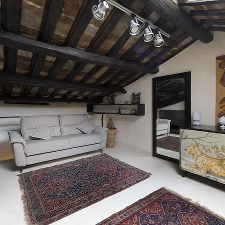 Trastevere Art And Books Luxury דירה *