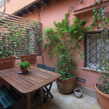 Trastevere Art And Books Luxury *