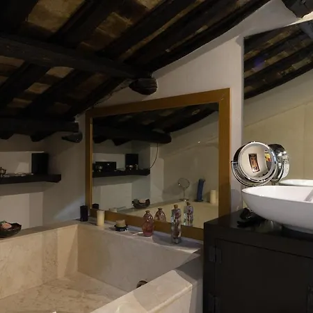 Trastevere Art And Books Luxury