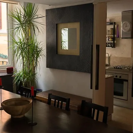 Trastevere Art And Books Luxury