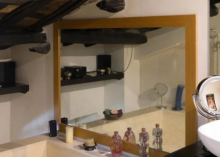 Trastevere Art And Books Luxury דירה *