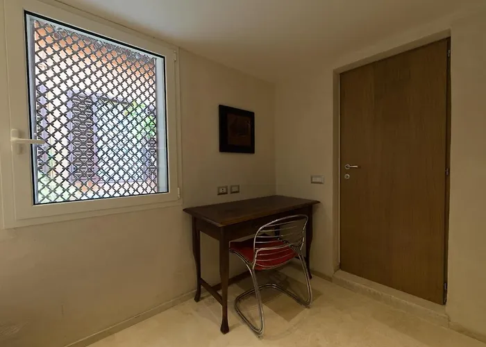 Trastevere Art And Books Luxury דירה