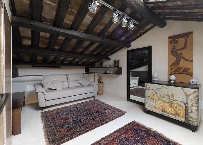 Trastevere Art And Books Luxury דירה *