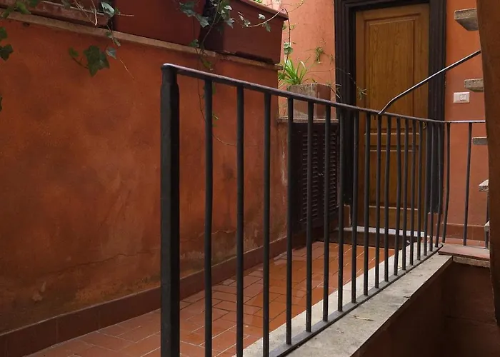 Trastevere Art And Books Luxury