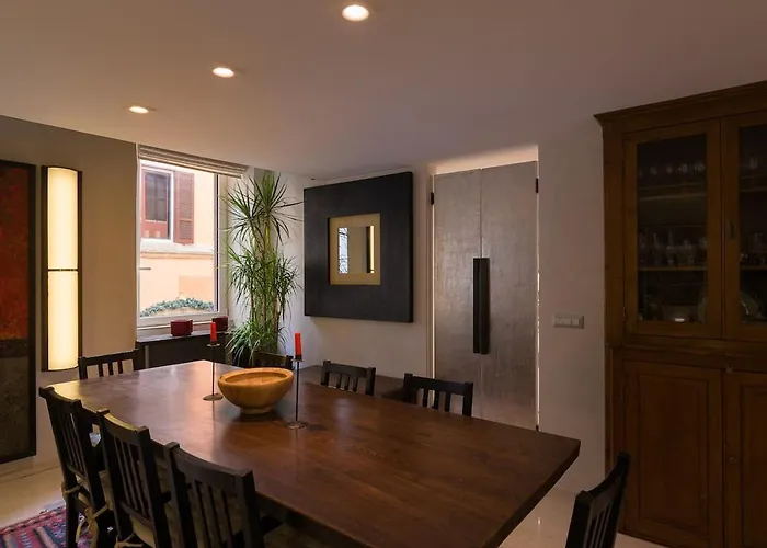 Trastevere Art And Books Luxury