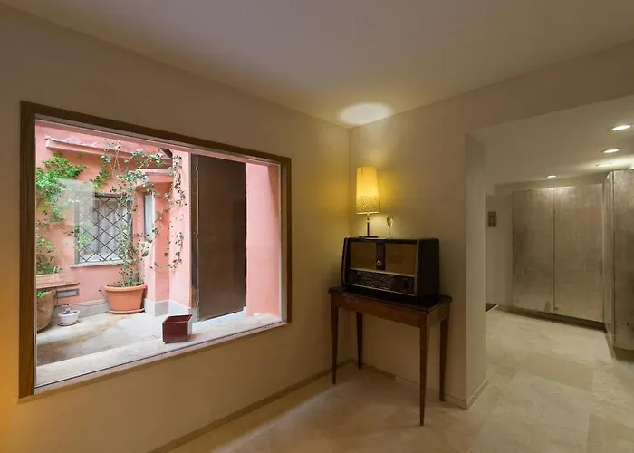 Trastevere Art And Books Luxury *