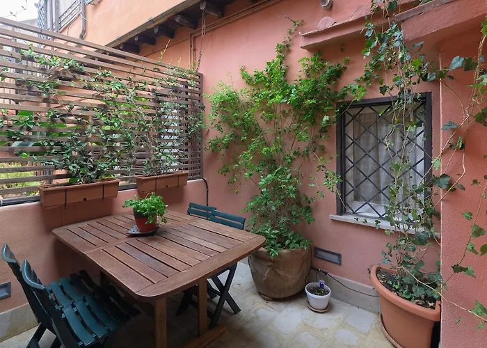 Trastevere Art And Books Luxury *