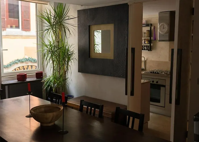 Trastevere Art And Books Luxury